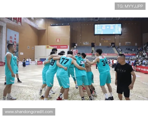 全国锦标赛特别报道：杭州篮球队拼搏历程与荣耀时刻的真实写照