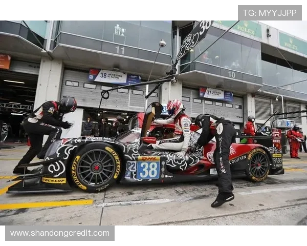 深圳足球队在耐力排行榜中荣登第五名展现出色竞技状态与团队实力