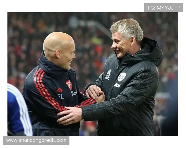 白礼顿对曼联精彩对决直播全程回顾与分析