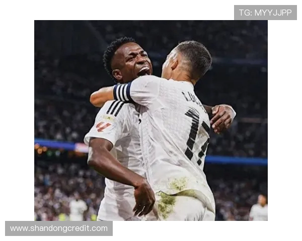 皇马与曼联巅峰对决精彩决赛视频回顾与分析 皇马与曼联巅峰对决精彩决赛视频回顾与分析