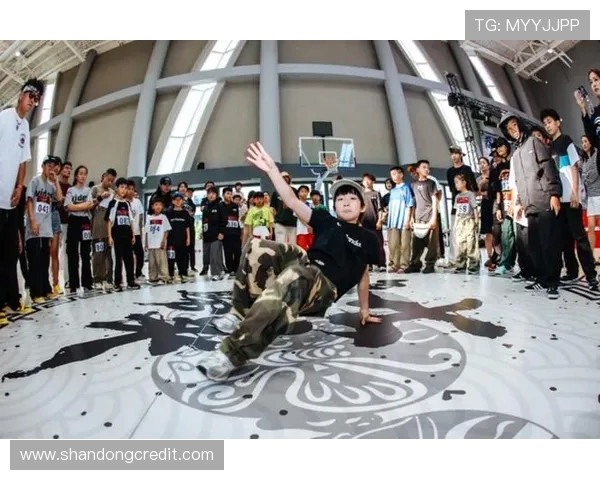 赛后分析：北京街舞队与重庆街舞队的战术对决与精彩瞬间回顾