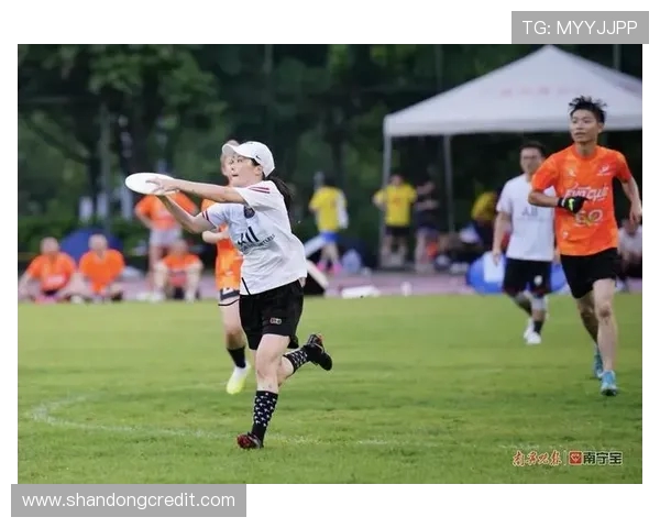 上海飞盘队在极限运动会中以92分稳居积分榜首位 上海飞盘队在极限运动会中以92分稳居积分榜首位